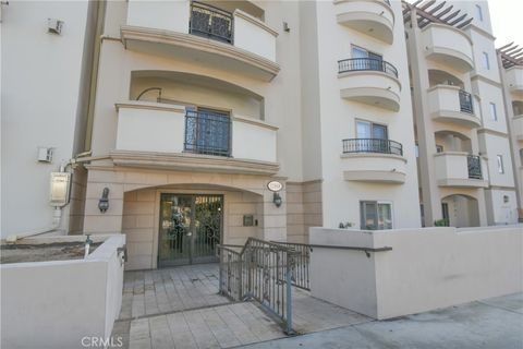 Photo of 11848 Kiowa Avenue #PH1, Los Angeles, CA 90049 (MLS # SB25259688)