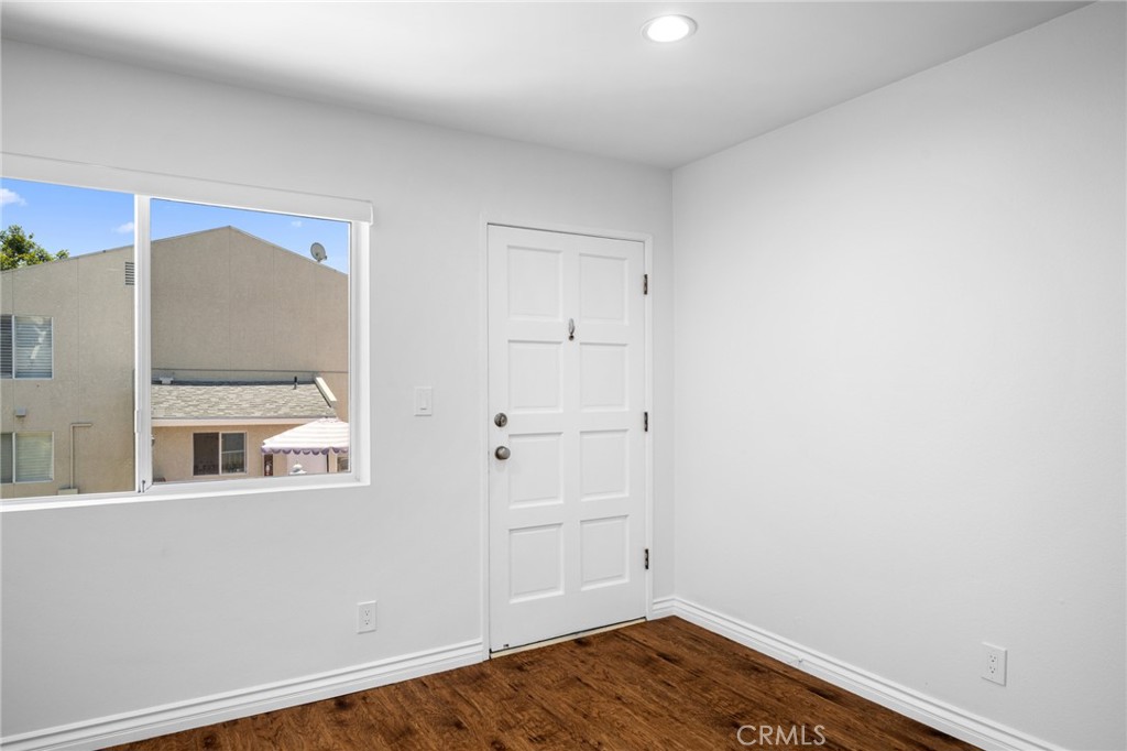 4558 Willis Avenue 203