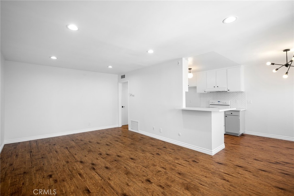 4558 Willis Avenue 203