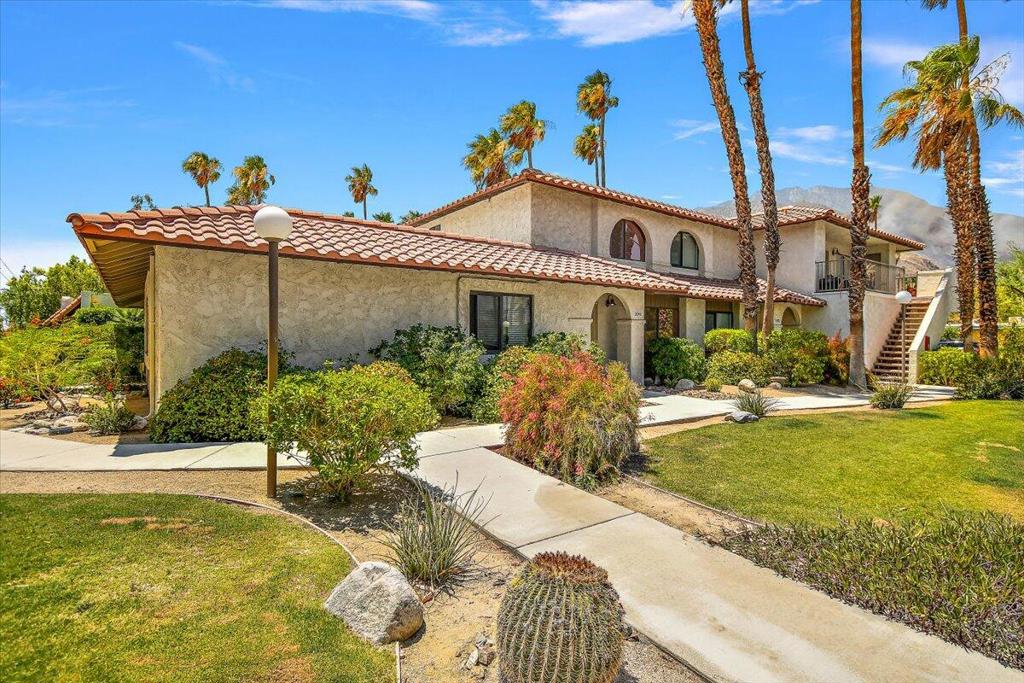 2074 N Mira Vista Way