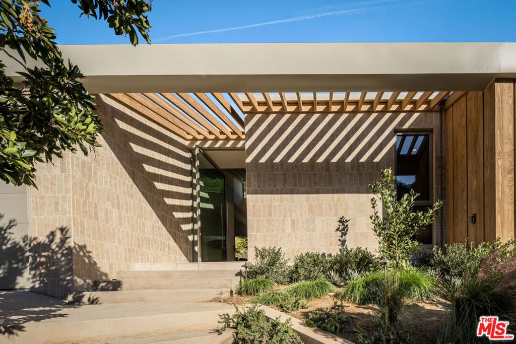 Photo of 1600 Rising Glen Road, Los Angeles, CA 90069 (MLS # 25614153)