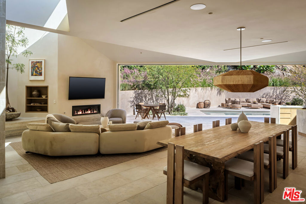 1600 Rising Glen Road