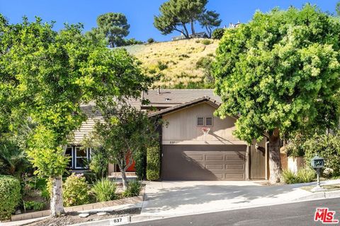 Photo of 837 Brown Drive, Burbank, CA 91504 (MLS # 26676693)