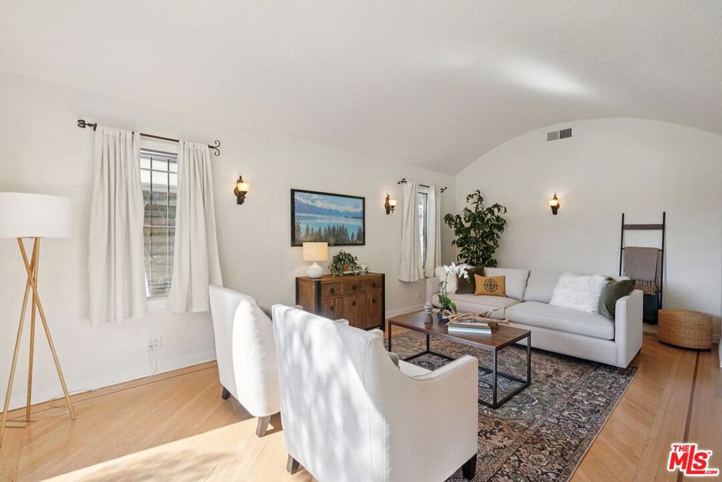 3239 Hollydale Drive