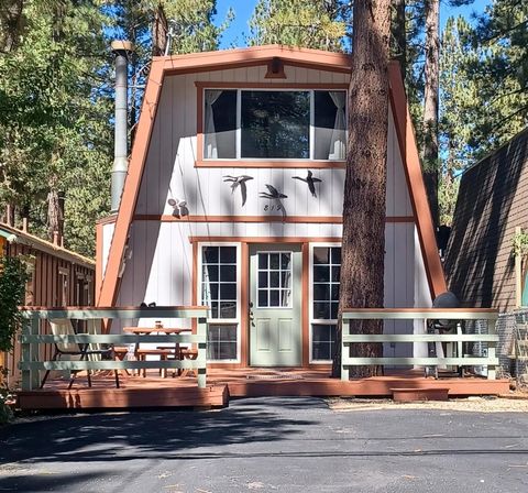 Photo of 817 W Rainbow Boulevard, Big Bear, CA 92314 (MLS # 219142435DA)
