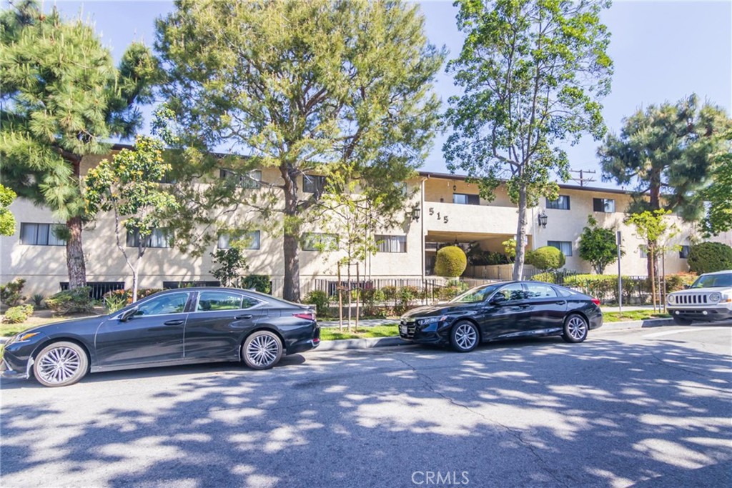 Properties 2 515 W Harvard Street