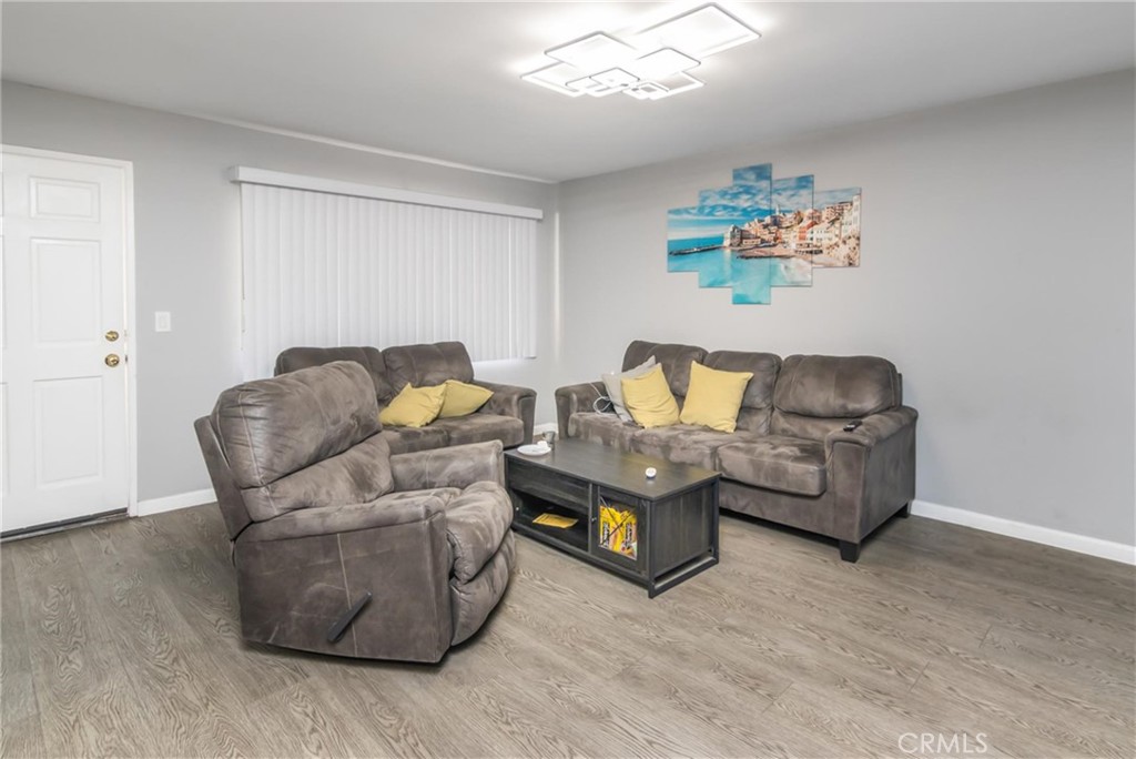 Properties 3 515 W Harvard Street