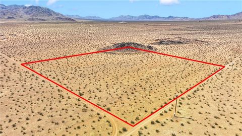 Photo of 0 Monolith Road, Lucerne Valley, CA 92356 (MLS # HD25090491)