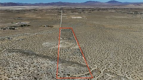 Photo of 735 Midway Avenue, Lucerne Valley, CA 92356 (MLS # HD26112305)