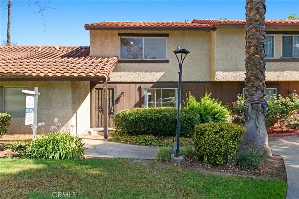 2749 Tropicana Dr