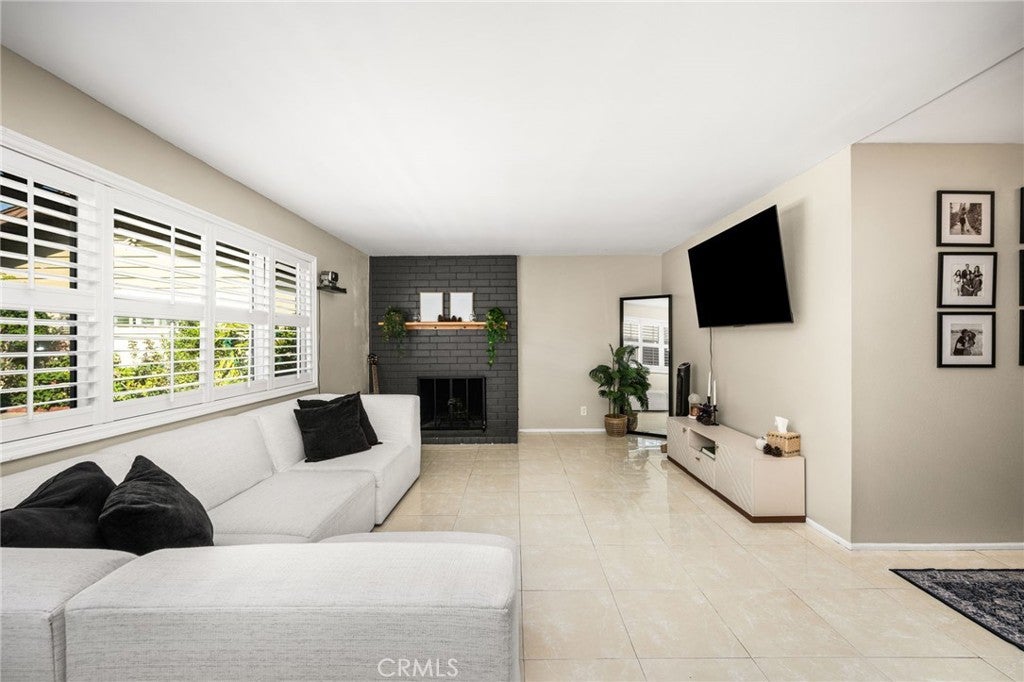 134 S Magnolia Avenue 2C