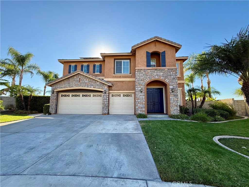 Main image without alt text