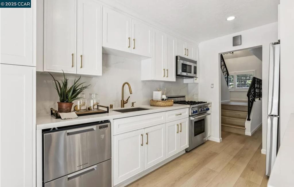 ACALNESRIE - Residential Lease