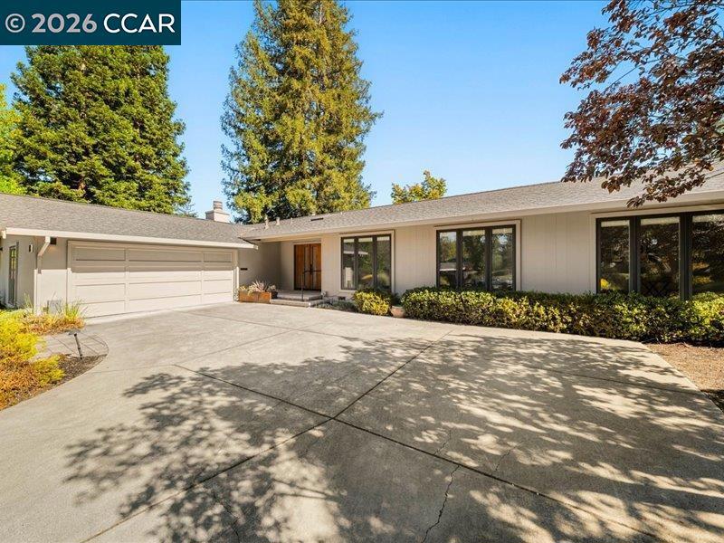 8 Dunsmoor Ct