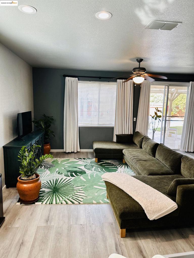 EDGEWOOD - Residential Lease