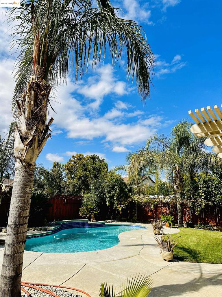 EDGEWOOD - Residential Lease