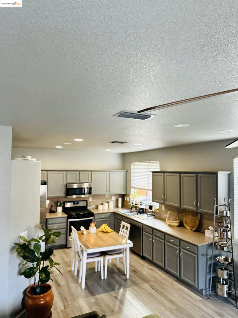 EDGEWOOD - Residential Lease