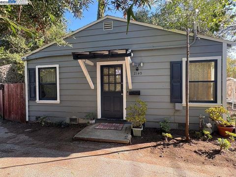 Properties 17 2145 COLUMBIA St Palo Alto CA 94306