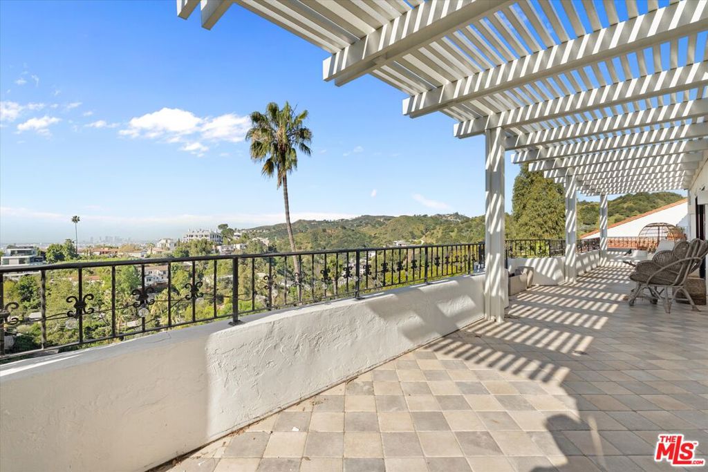 2547 Creston Drive