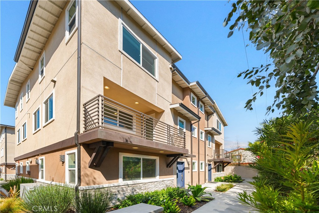 Welcome to Marigold 10!
A boutique townhouse community featuring just 10 semi-attached residences, each thoughtfully designed with 3 stories, 2,171 sq. ft., and 4 bedrooms / 3.5 bathrooms. (Solar paid-off!!!)
This modern home offers an open-concept living space with designer details throughout — including quartz countertops with a waterfall island, decorative backsplash tile, and Bosch stainless steel appliances (range, refrigerator, dishwasher, and microwave). Upstairs, you’ll find three spacious bedrooms, while the lower-level bedroom is perfect for guests or a private home office. Enjoy your private balcony with a gas line hookup, plus solar panels (see builder special).
An oversized 2-car garage with an 18-foot-wide door provides easy access for larger vehicles and still leaves room for ample storage.
Ideally located on a cul-de-sac, this community offers convenient access to shopping, dining, and major freeways, and is just minutes from Harbor UCLA Medical Center and Torrance Memorial Medical Center.
?? Call today to tour this beautiful new-construction home!