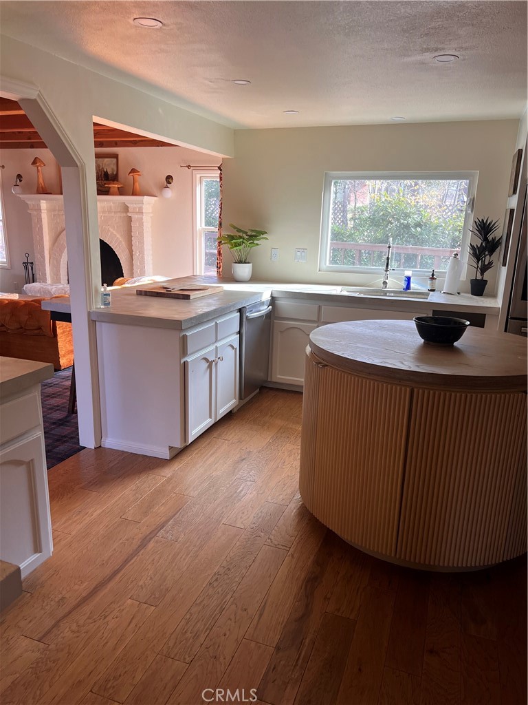 Lake Arrowhead, California, 92352, United States, 4 Bedrooms Bedrooms, ,4 BathroomsBathrooms,Residential,Active,2027293