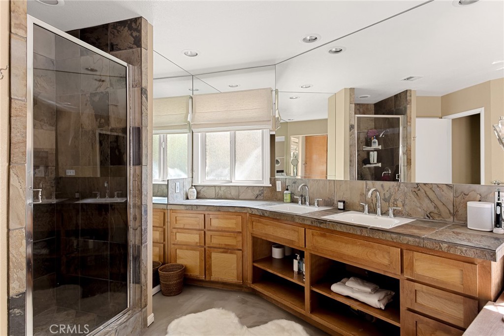 Lake Arrowhead, California, 92352, United States, 4 Bedrooms Bedrooms, ,4 BathroomsBathrooms,Residential,Active,2027293