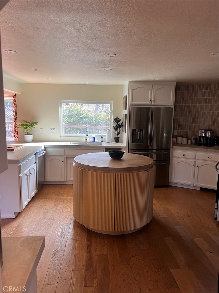 Lake Arrowhead, California, 92352, United States, 4 Bedrooms Bedrooms, ,4 BathroomsBathrooms,Residential,Active,2027293