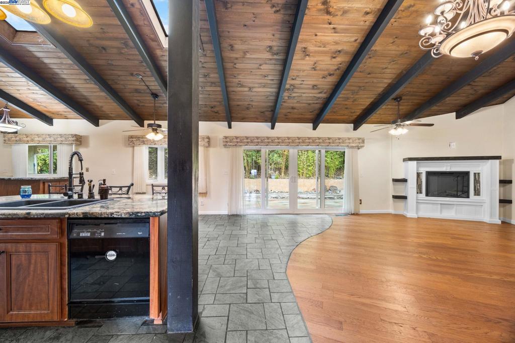 HOLIDAY ESTATES - Residential