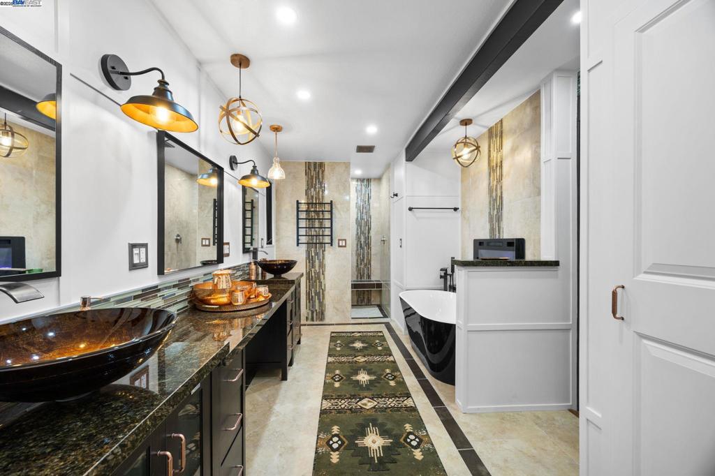 HOLIDAY ESTATES - Residential