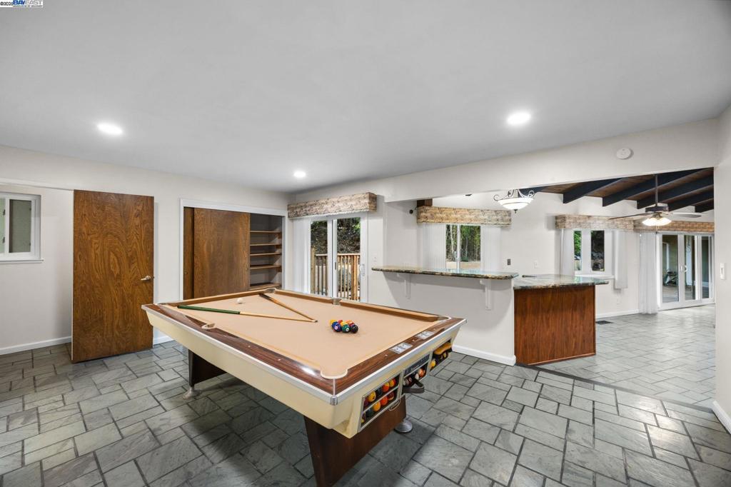 HOLIDAY ESTATES - Residential