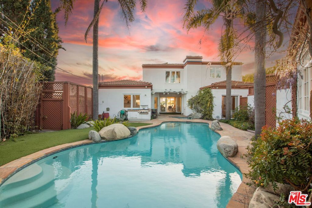 Photo of 905 Berkeley Street, Santa Monica, CA 90403 (MLS # 25554705)
