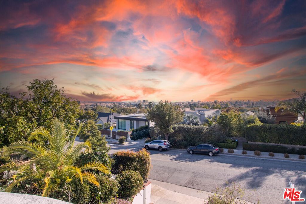 Properties 2 905 Berkeley Street