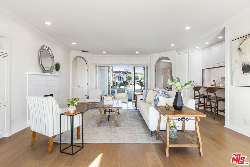 Properties 4 905 Berkeley Street