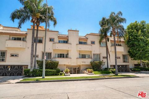 Photo of 11110 Camarillo Street #124, North Hollywood, CA 91602 (MLS # 26670029)