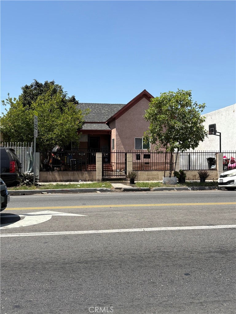 7607 S San Pedro St