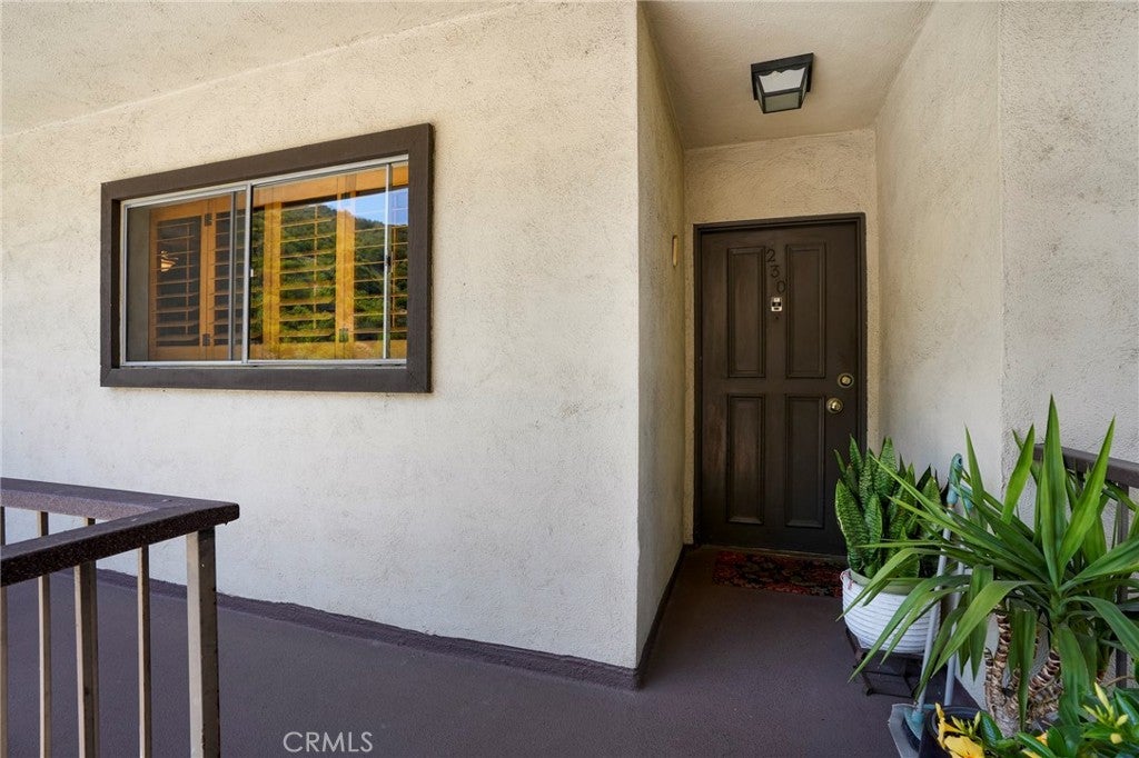 1935 Alpha Road 230, Glendale CA 91208
