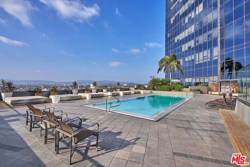 Photo of 1100 Wilshire Boulevard #3001, Los Angeles, CA 90017 (MLS # 25628425)