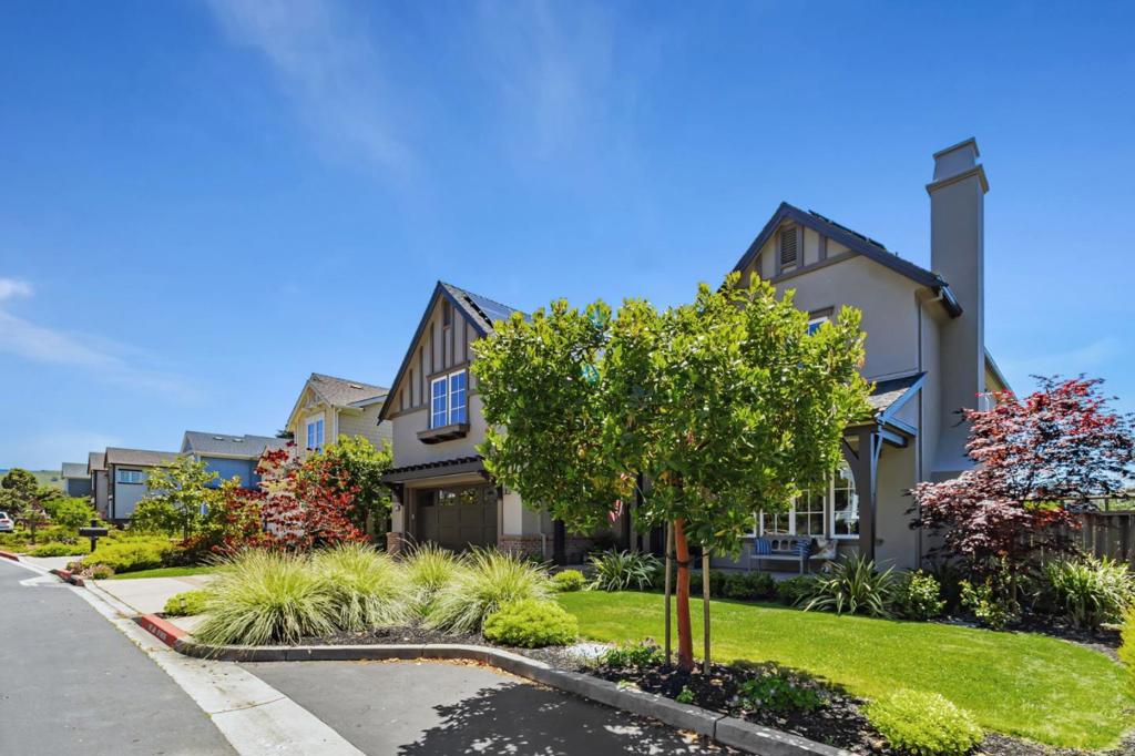121 Carnoustie Drive