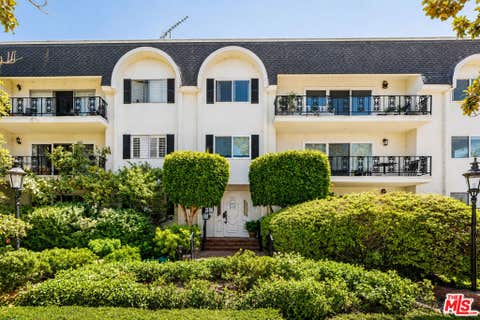 Photo of 404 San Vicente Boulevard #204, Santa Monica, CA 90402 (MLS # 26876487)