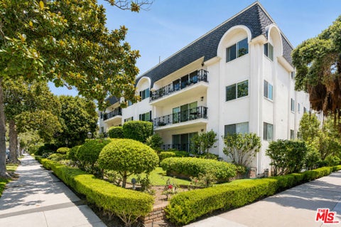 Photo of 404 San Vicente Boulevard #204, Santa Monica, CA 90402 (MLS # 26876487)