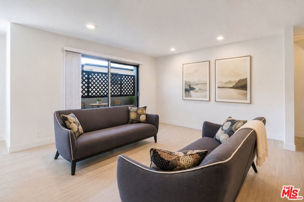 404 San Vicente Boulevard 204