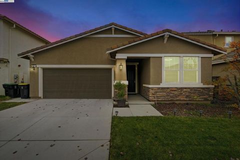 Photo of 17704 Choate St St, Lathrop, CA 95330 (MLS # 41119354)