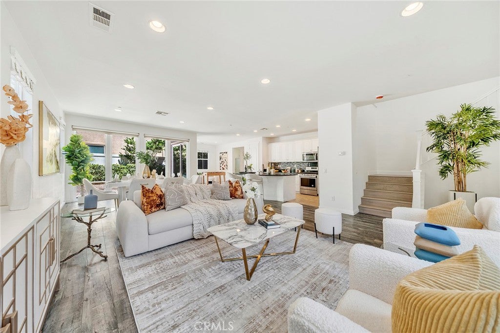 2991 E Via Corvina