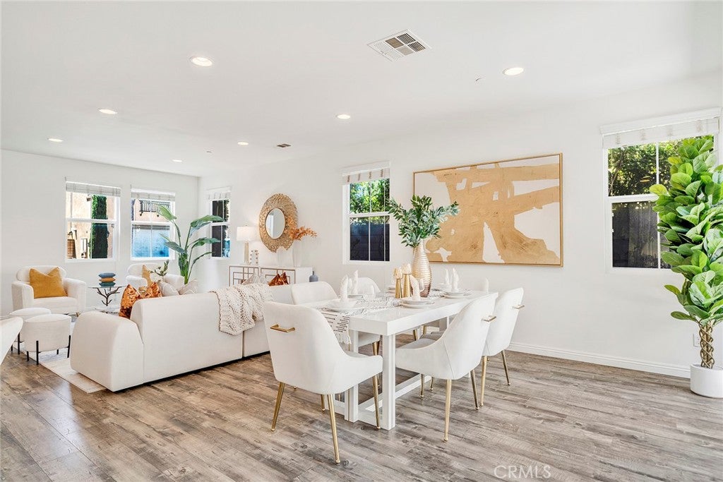 2991 E Via Corvina