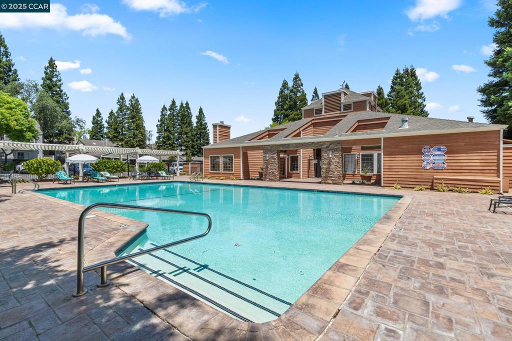 CRESTVIEW - Residential