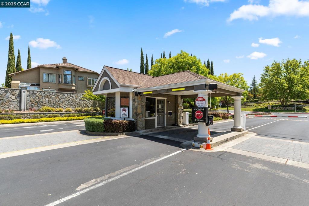 CRESTVIEW - Residential