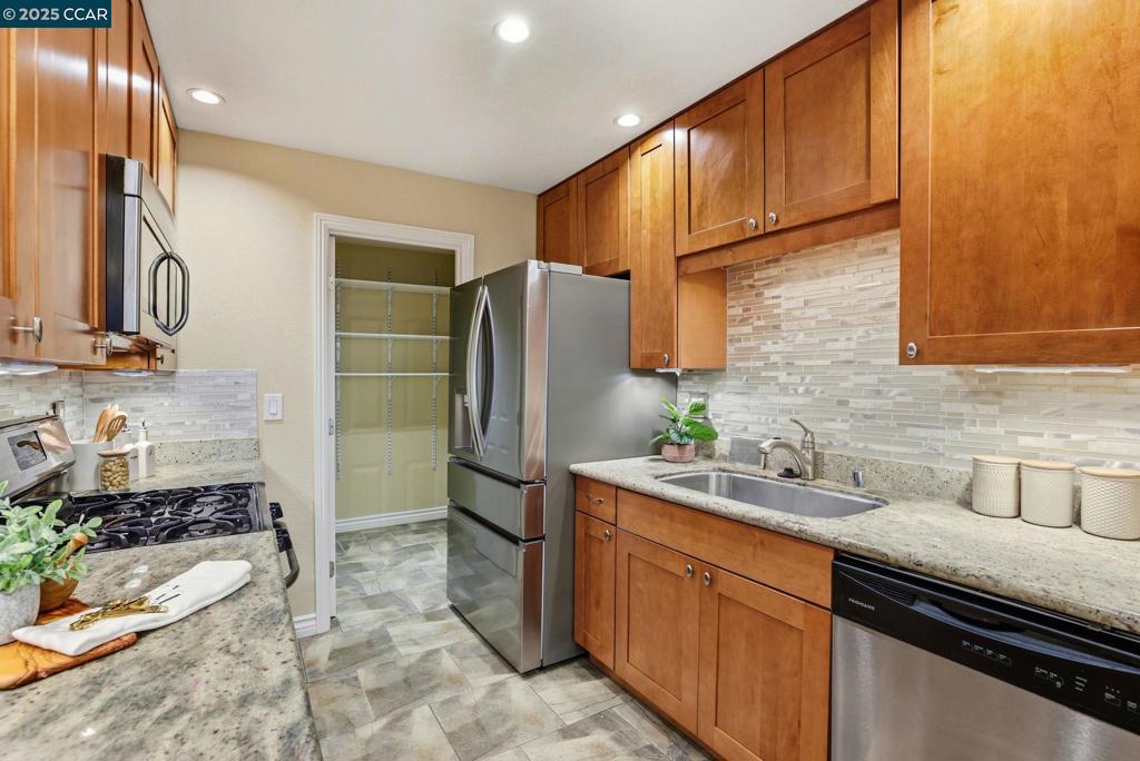CRESTVIEW - Residential