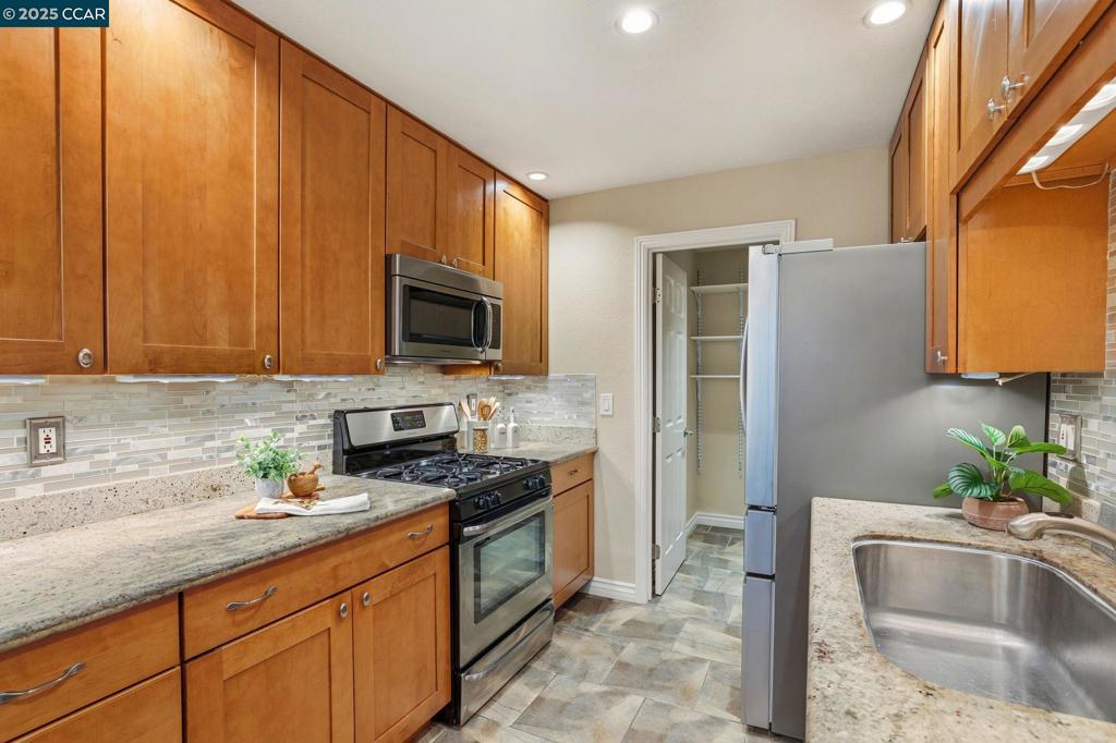 CRESTVIEW - Residential