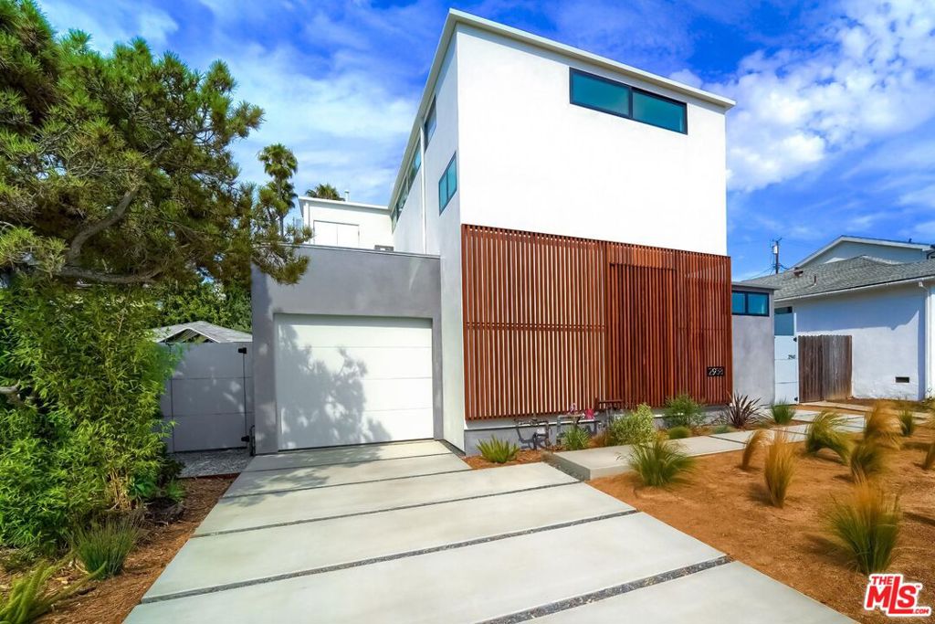 2938 Kelton Avenue