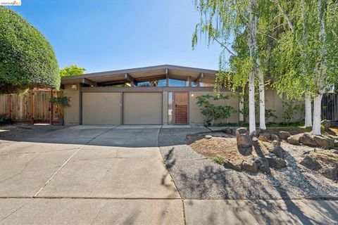 Photo of 3736 Barrington Dr Dr, Concord, CA 94518 (MLS # 41128423)